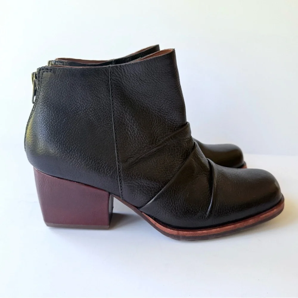 NWOB Kork-Ease Kissel Black Leather Ruched Womens Ankle Boots Size 6 $199.95